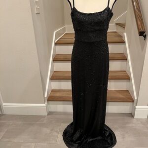 New BCBG MAX AZRIA Elegant Black Evening Gown Size M NWT